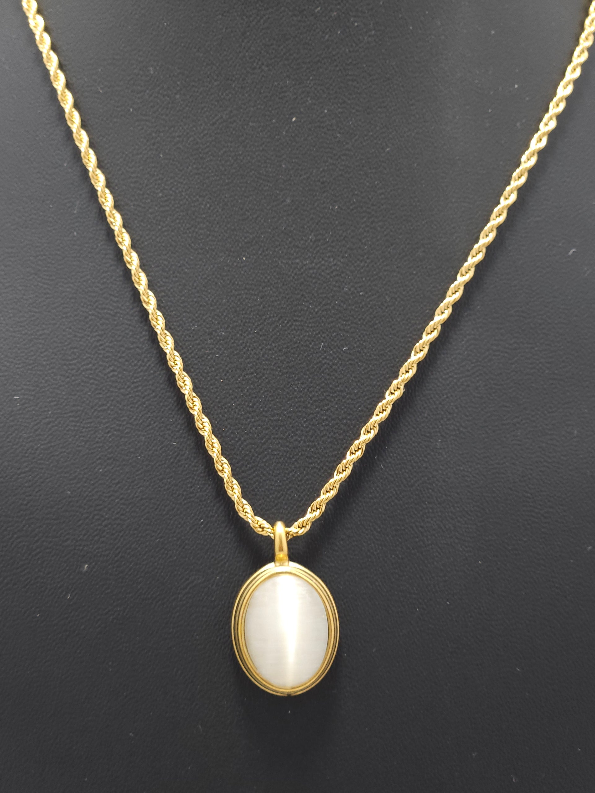 Anti-Tarnish Gold Oval Stone Pendant Necklace