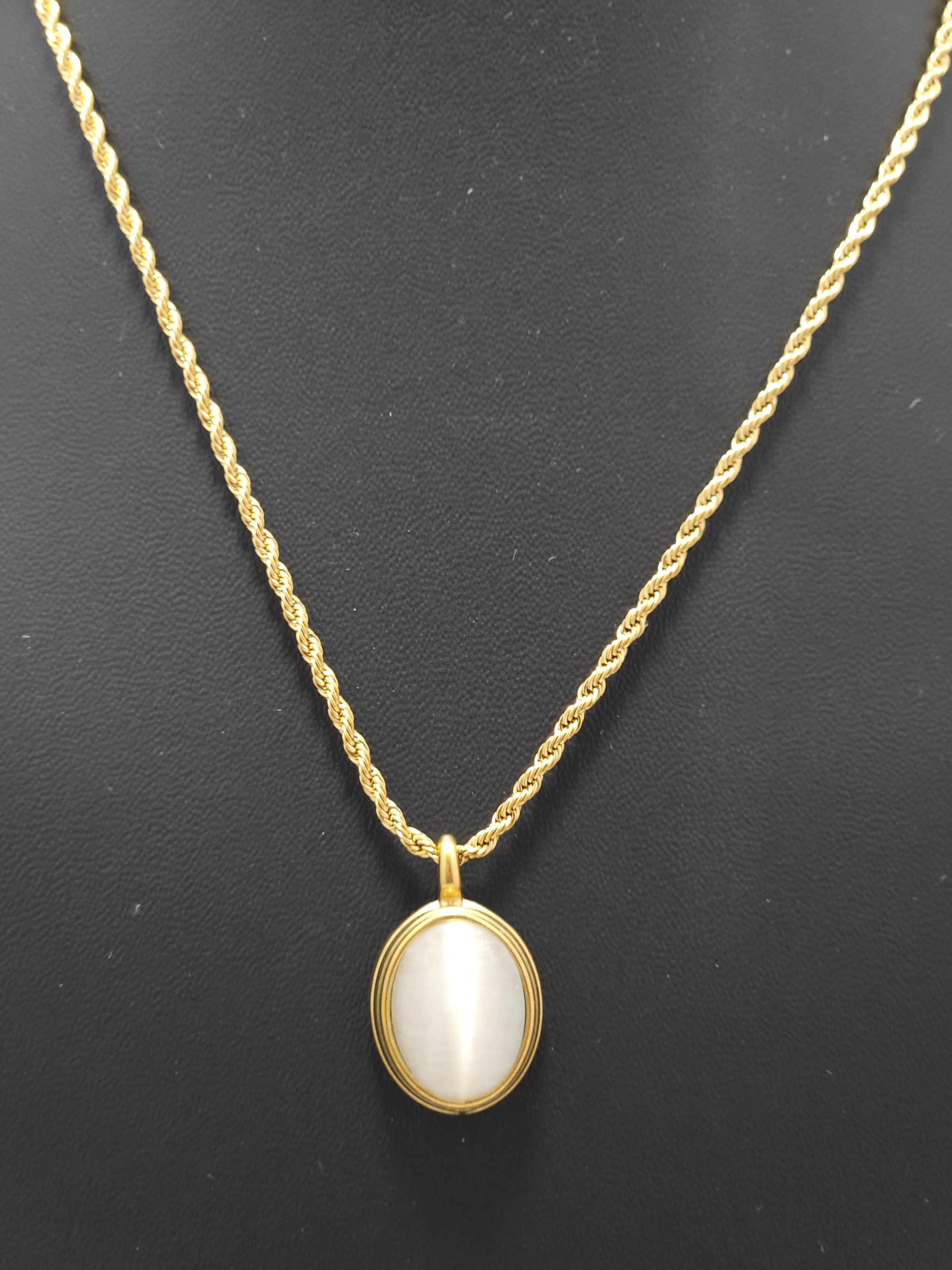 Anti-Tarnish Gold Oval Stone Pendant Necklace