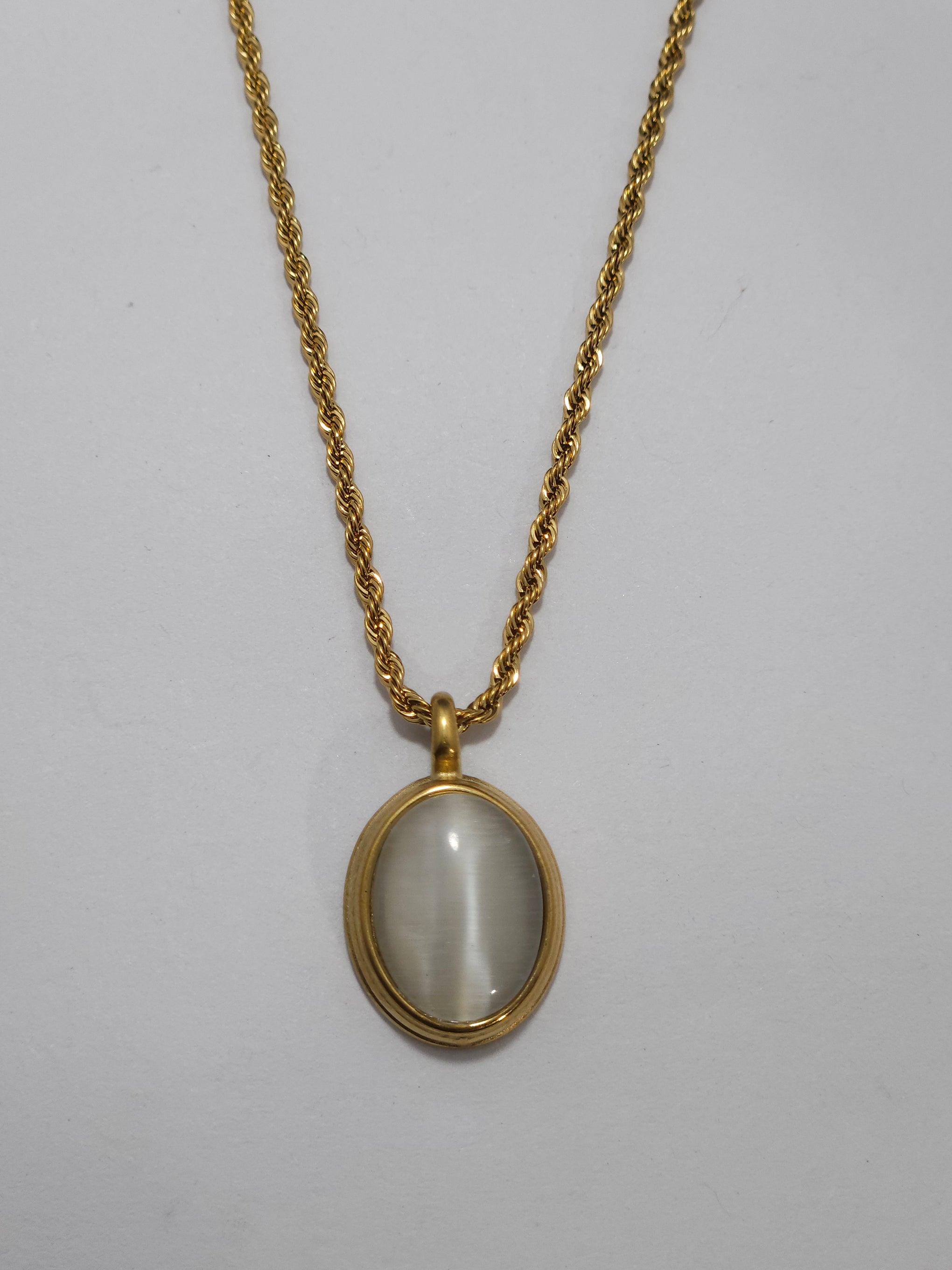 Anti-Tarnish Gold Oval Stone Pendant Necklace