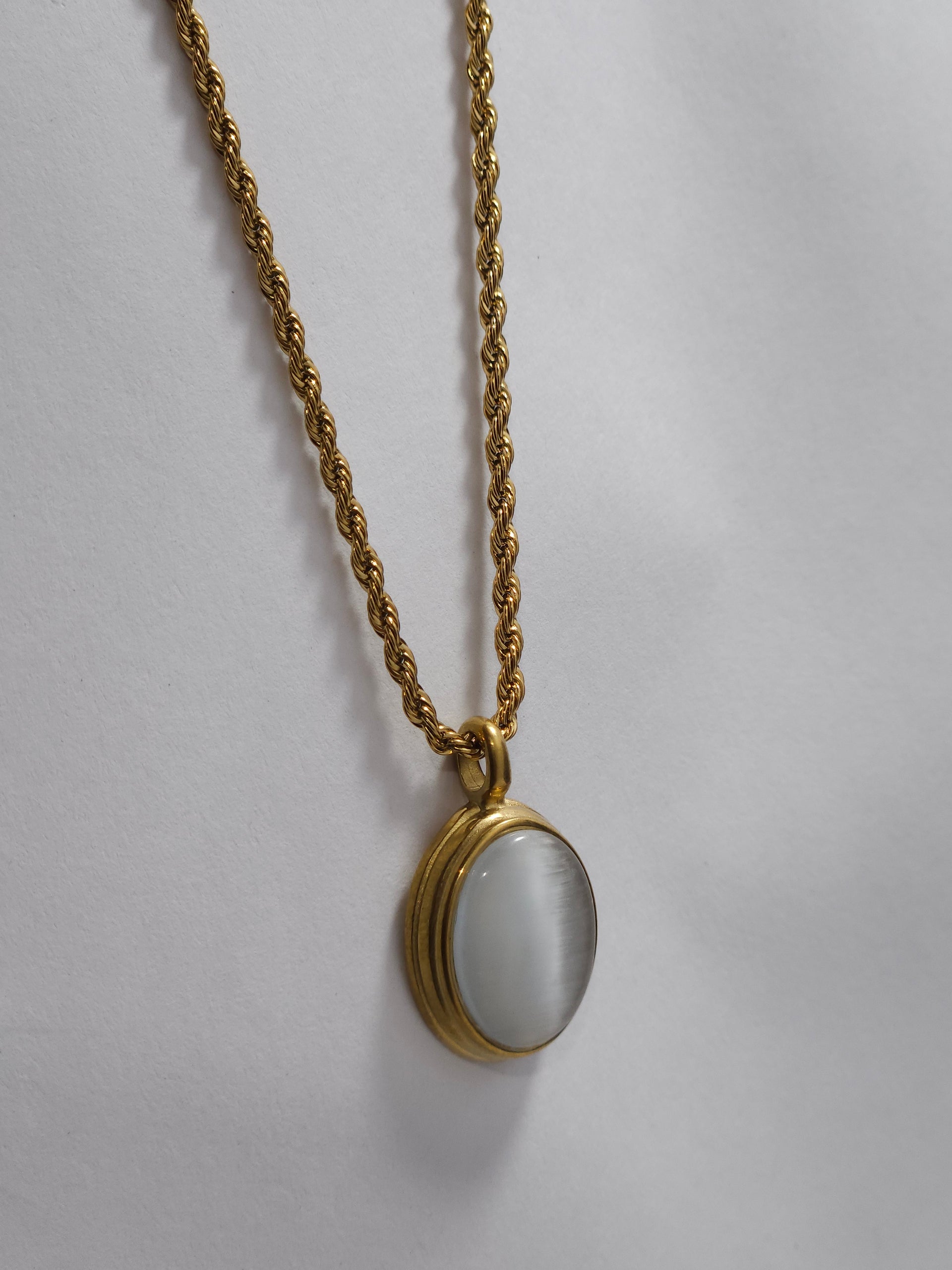 Anti-Tarnish Gold Oval Stone Pendant Necklace