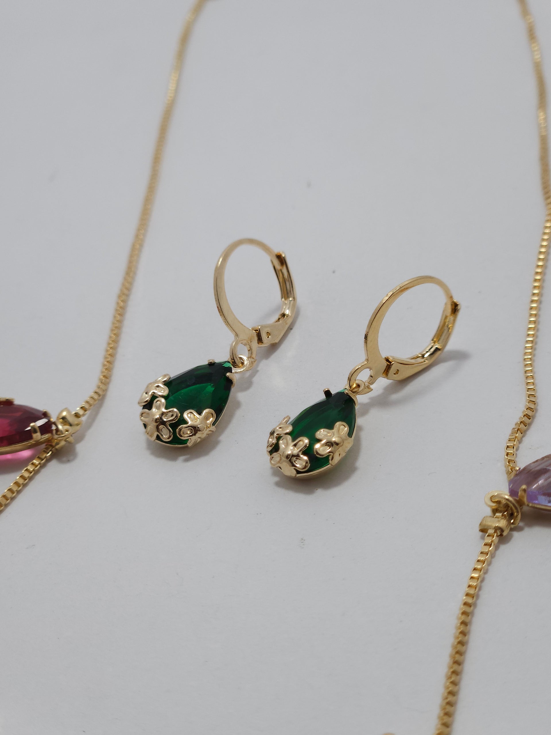 Multicolor Teardrop Pendant Necklace Set