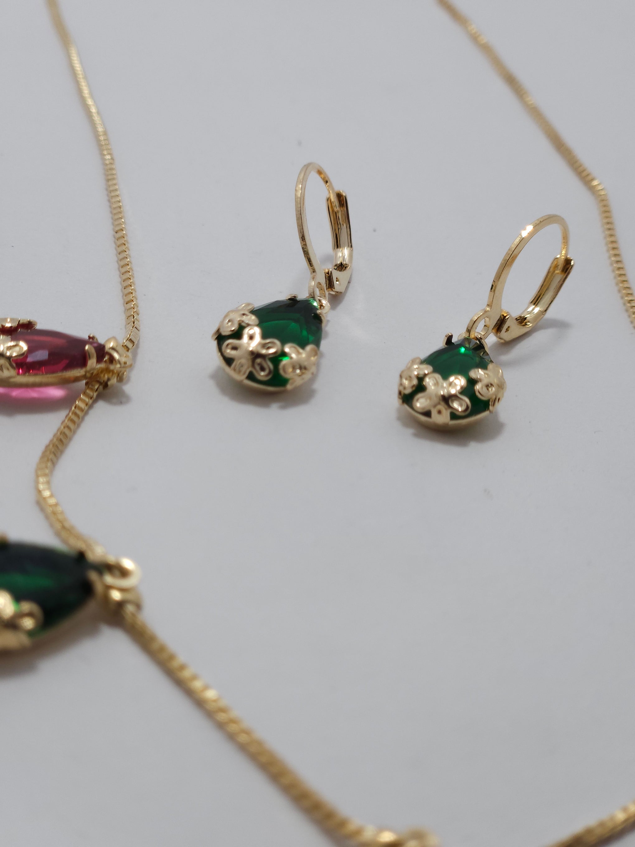 Multicolor Teardrop Pendant Necklace Set