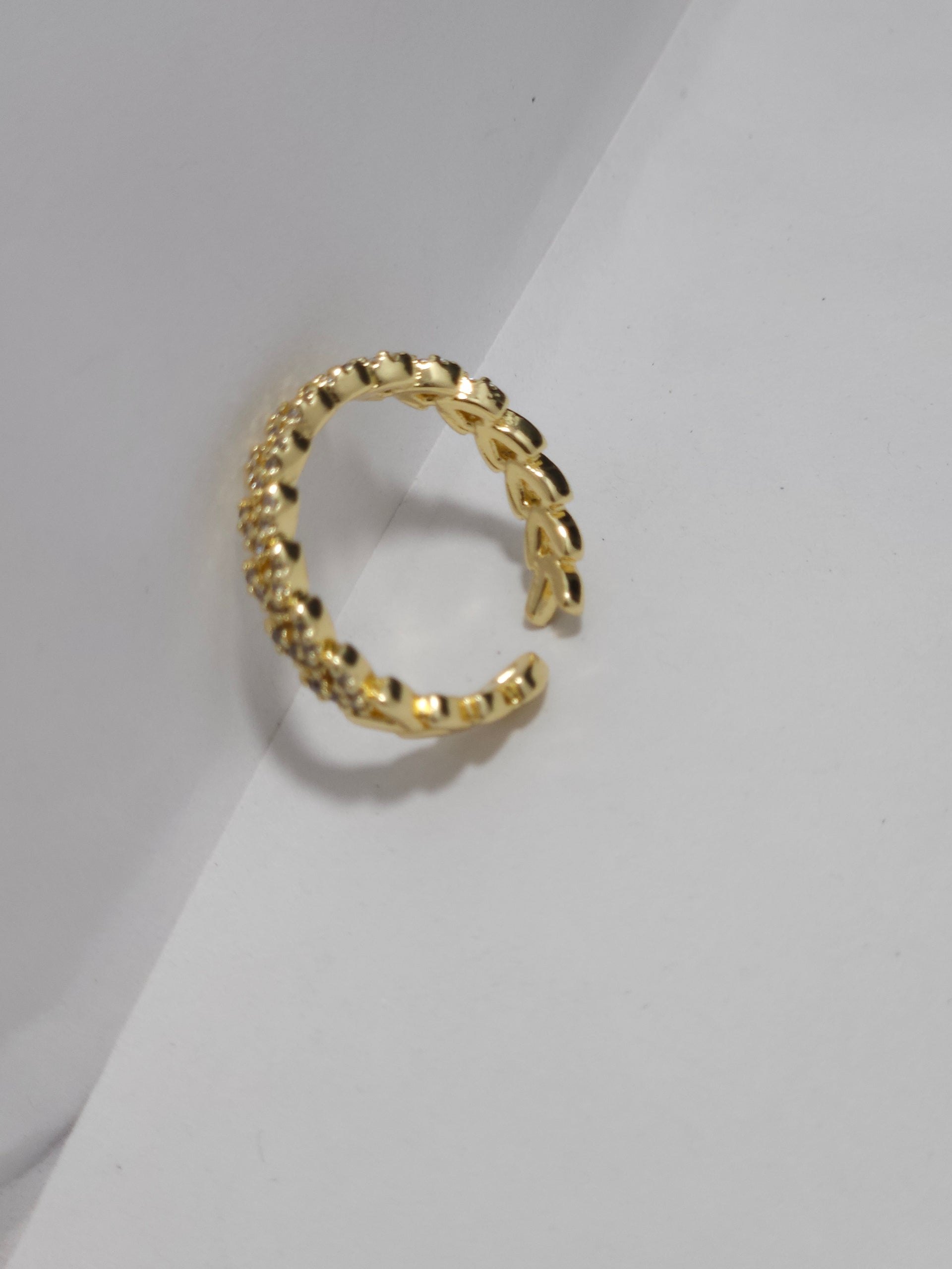 Crystal Leaf Band Ring – Gold-Tone Elegant Finger Ring