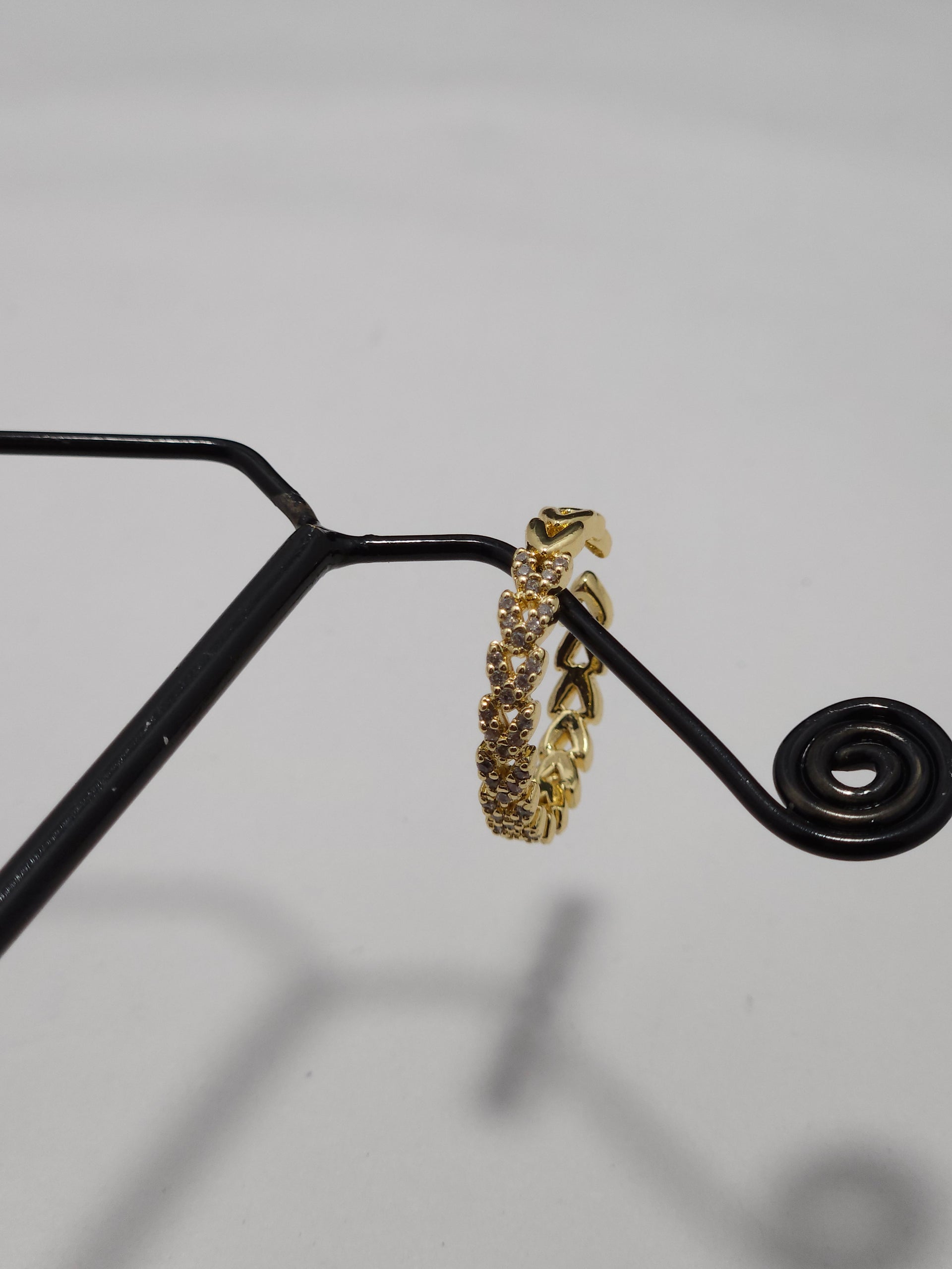 Crystal Leaf Band Ring – Gold-Tone Elegant Finger Ring