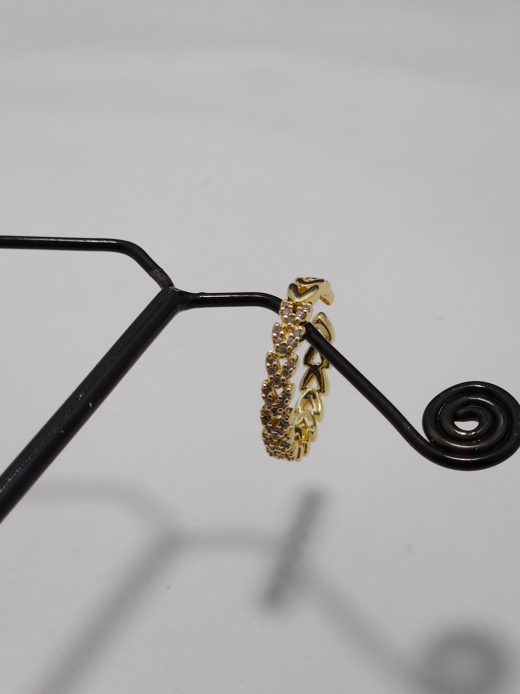 Crystal Leaf Band Ring – Gold-Tone Elegant Finger Ring