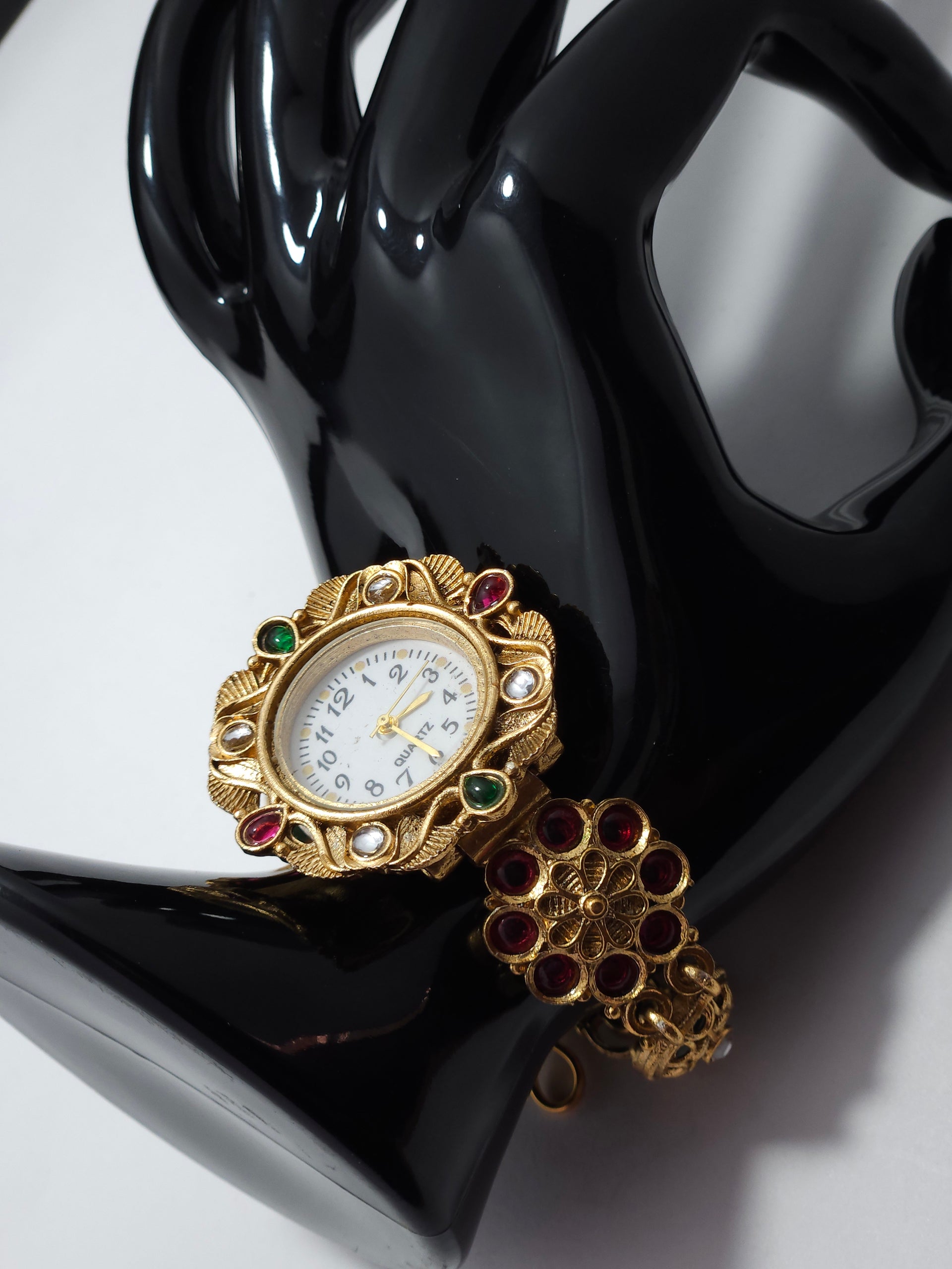 Vintage Floral Bracelet Watch – Gold-Tone Gemstone Designer Watch