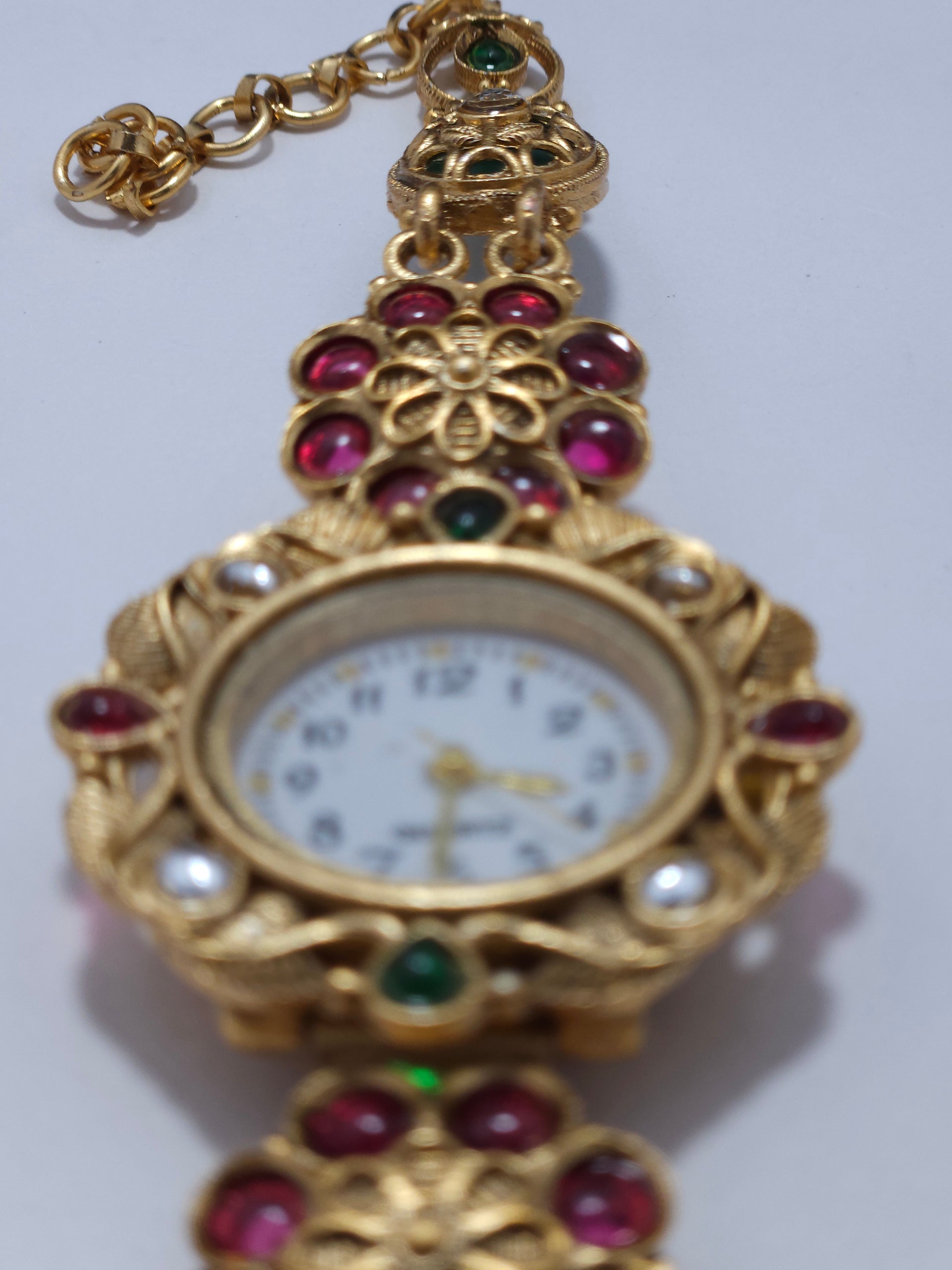 Vintage Floral Bracelet Watch – Gold-Tone Gemstone Designer Watch