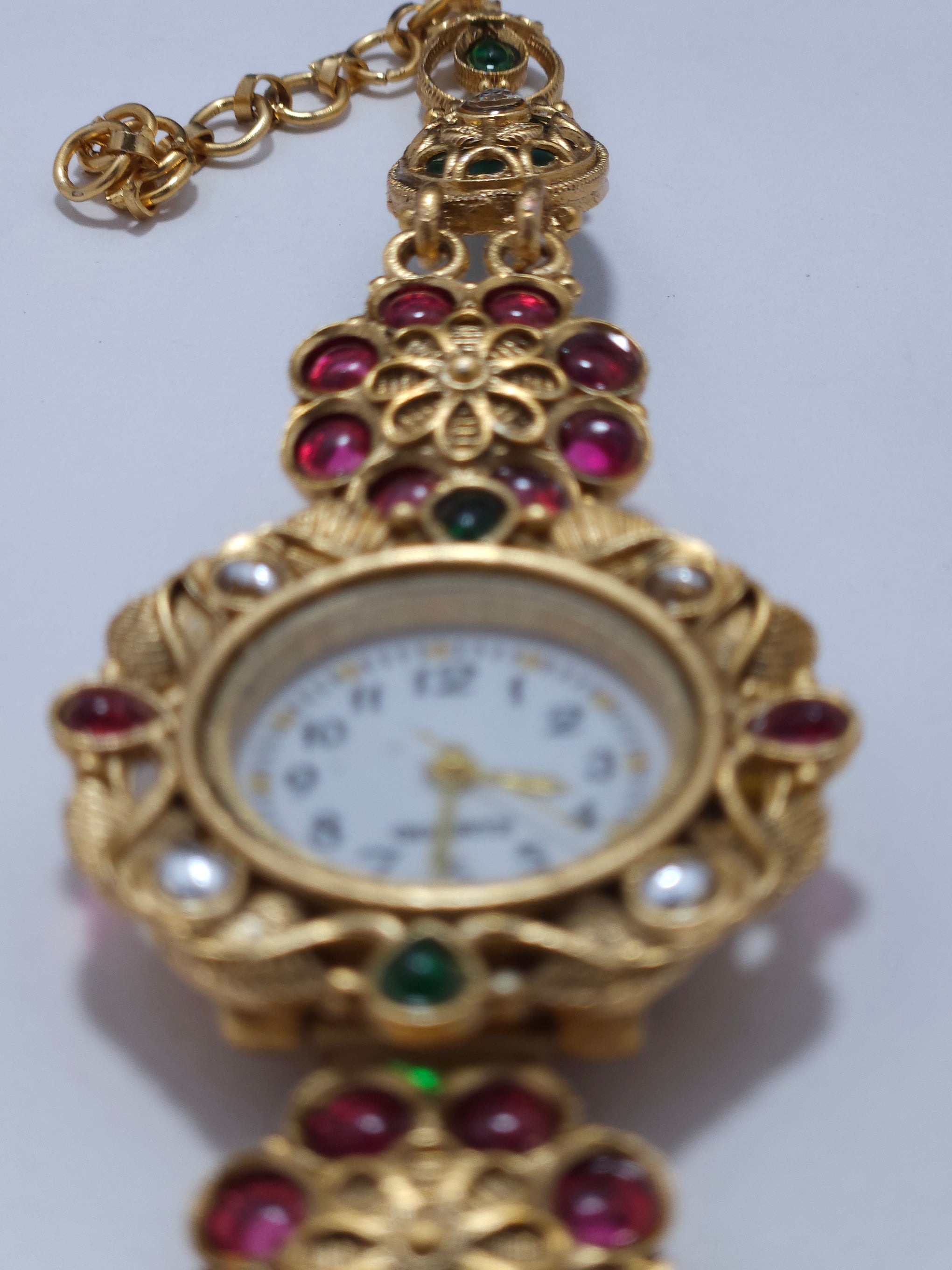 Vintage Floral Bracelet Watch – Gold-Tone Gemstone Designer Watch