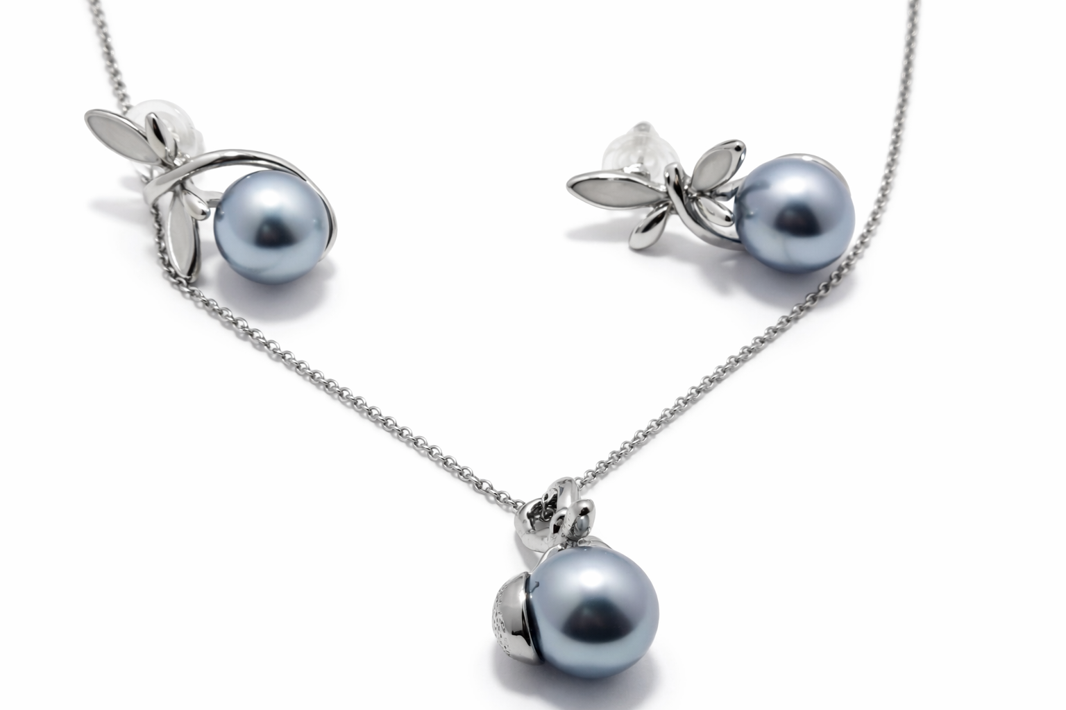 Pearl Bloom Anti-Tarnish Pendant Set