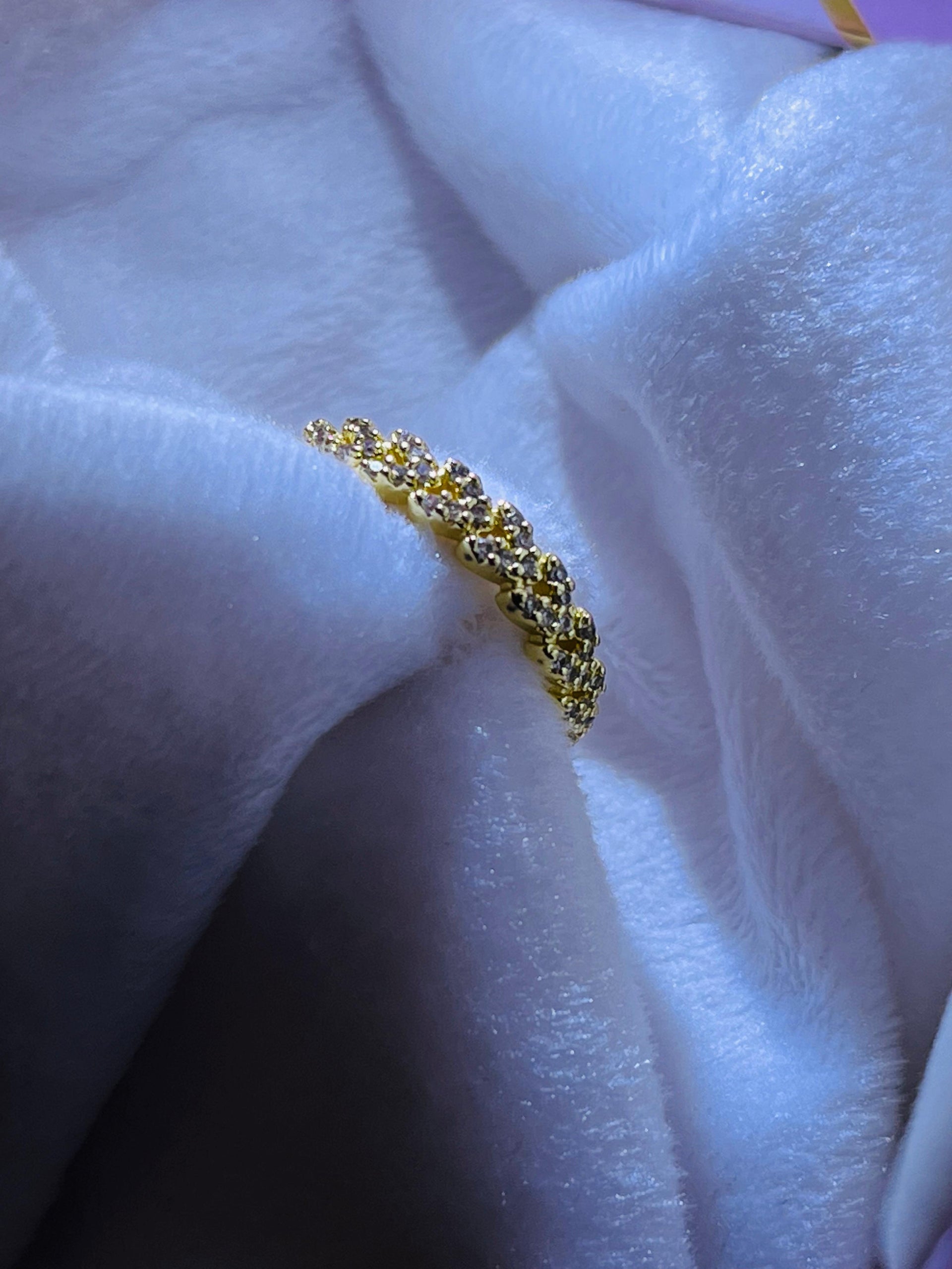 Crystal Leaf Band Ring – Gold-Tone Elegant Finger Ring