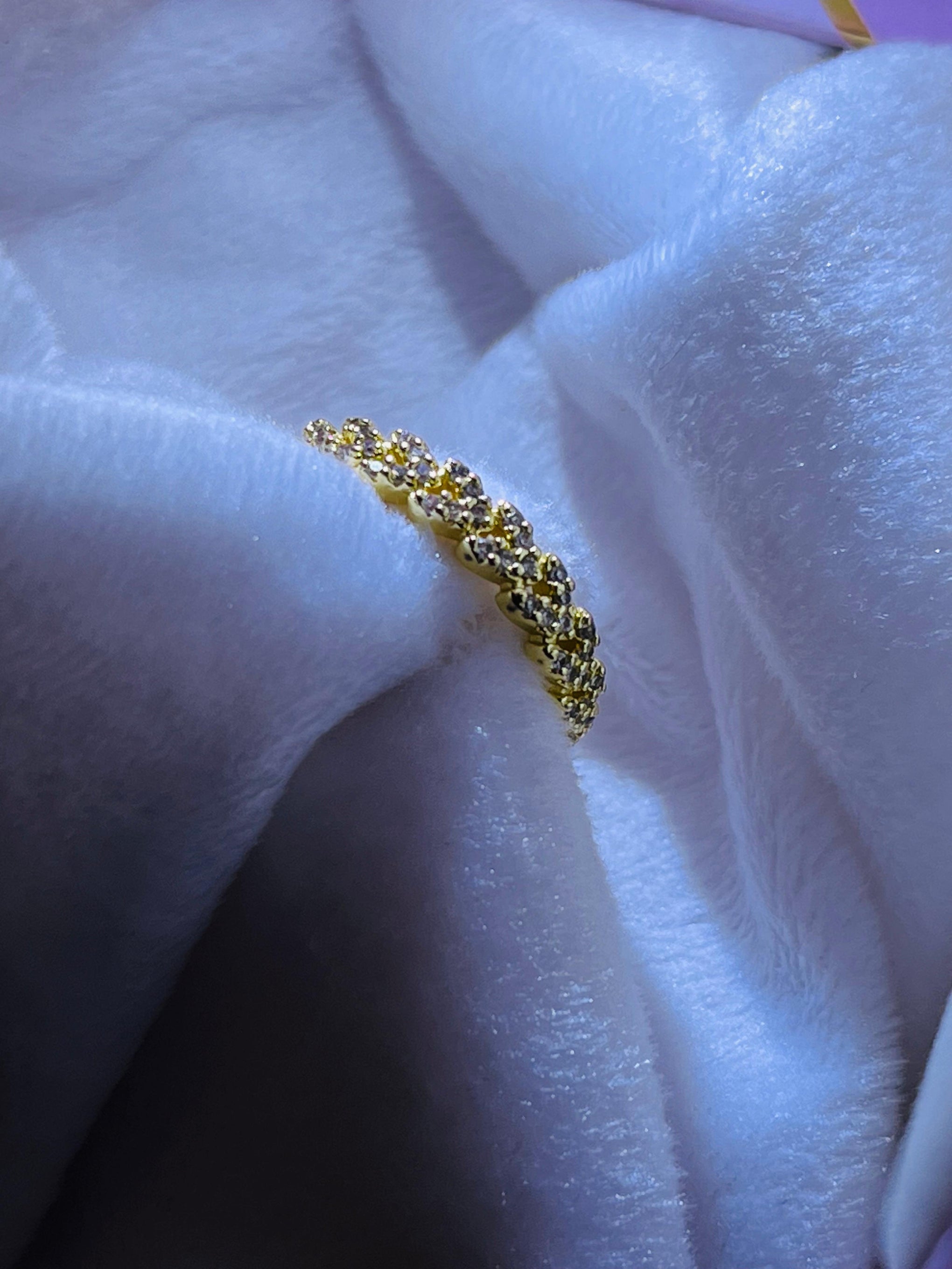 Crystal Leaf Band Ring – Gold-Tone Elegant Finger Ring